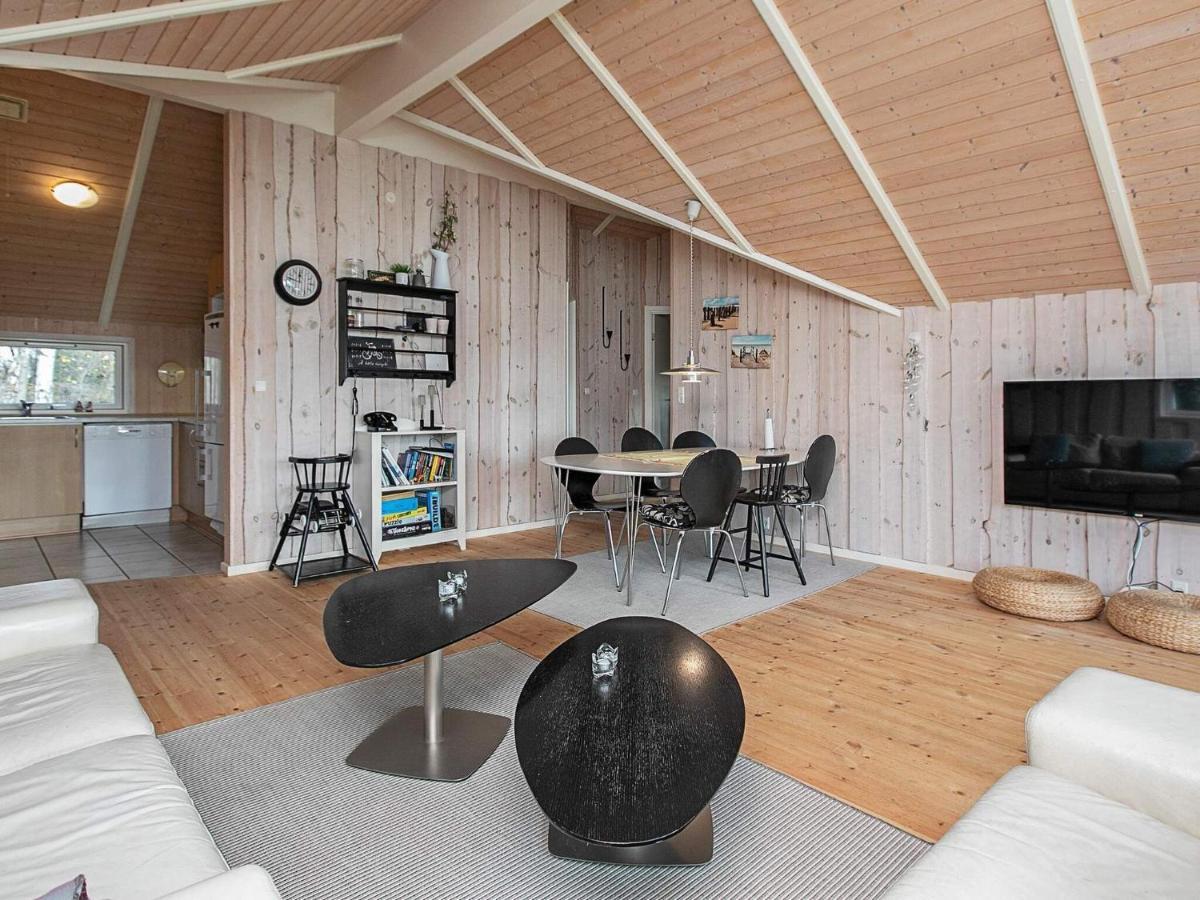 Four-Bedroom Holiday Home In Vaeggerlose 8 Bøtø By Exteriér fotografie